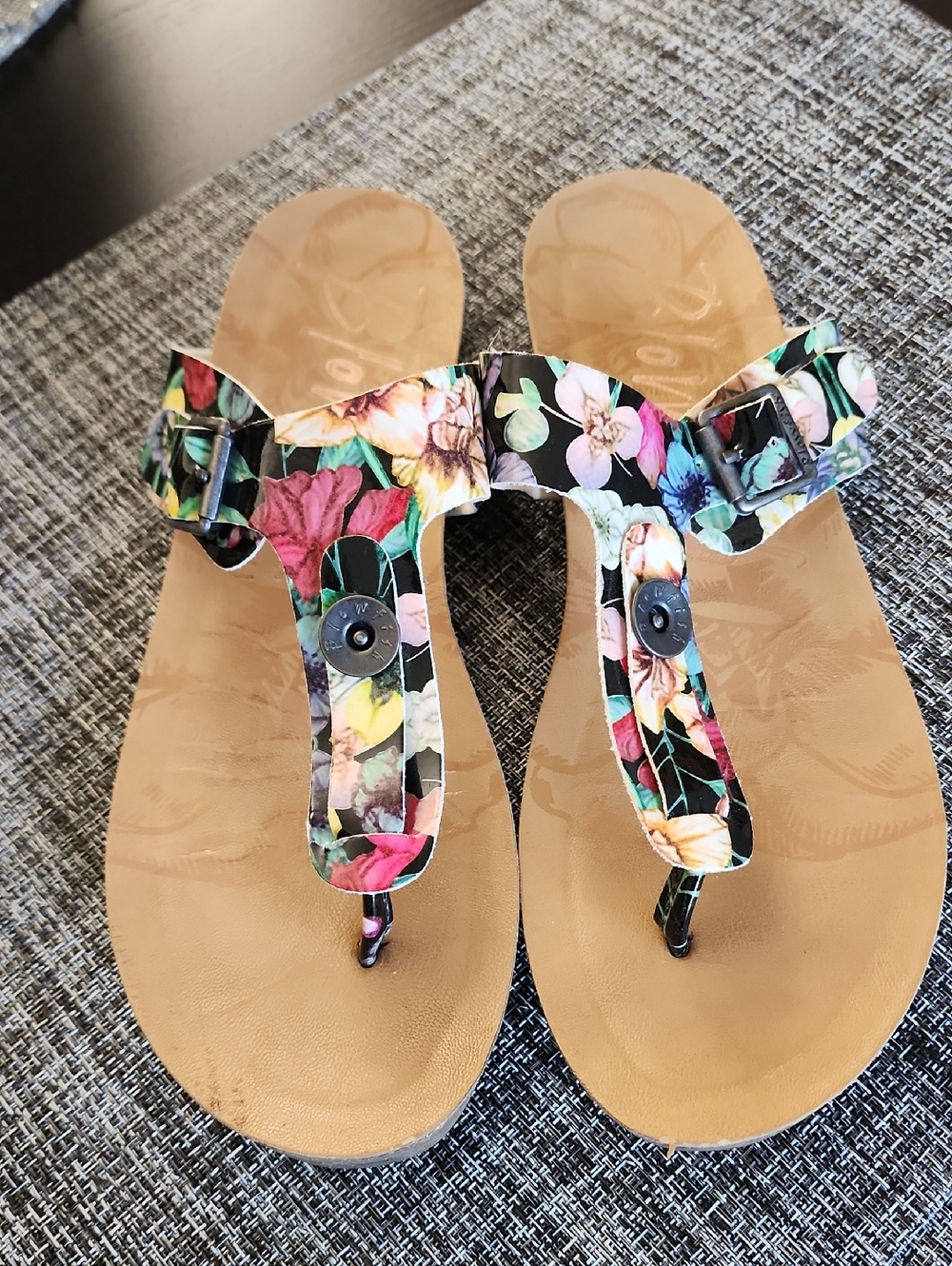 Floral T-Strap Women's Sandals - Black Multi